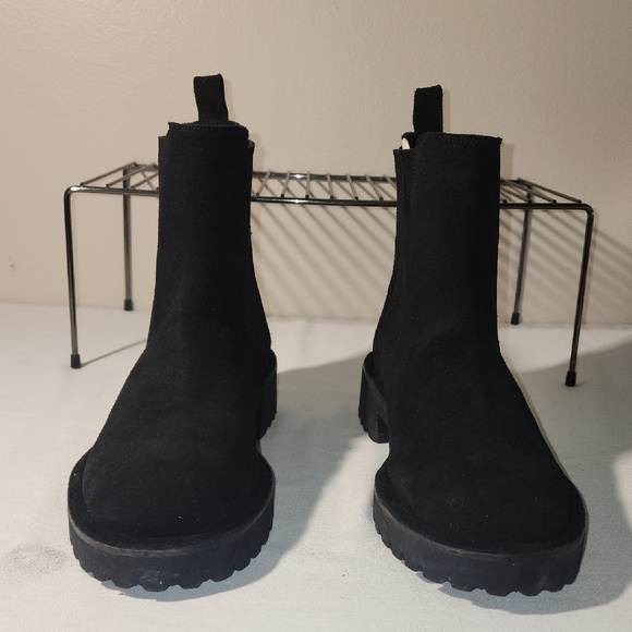 Seychelles Black Ankle Booties with Elastic Panels - Picture 4 of 6